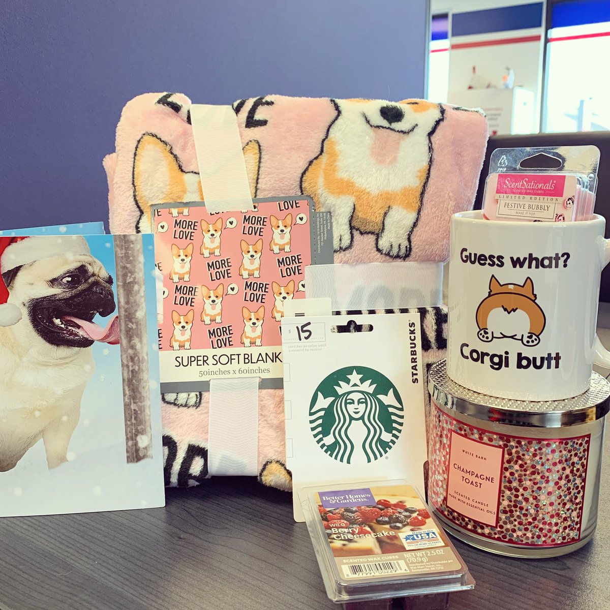 Merry Christmas from the Rolla TitleMax team! It’s been a wonderful year getting to work with these two. They sure did spoil me this year!🤩🎄🐶 Love them so much!❤️💚<a href="/JWarnhoff/">Jaida Warnhoff</a>