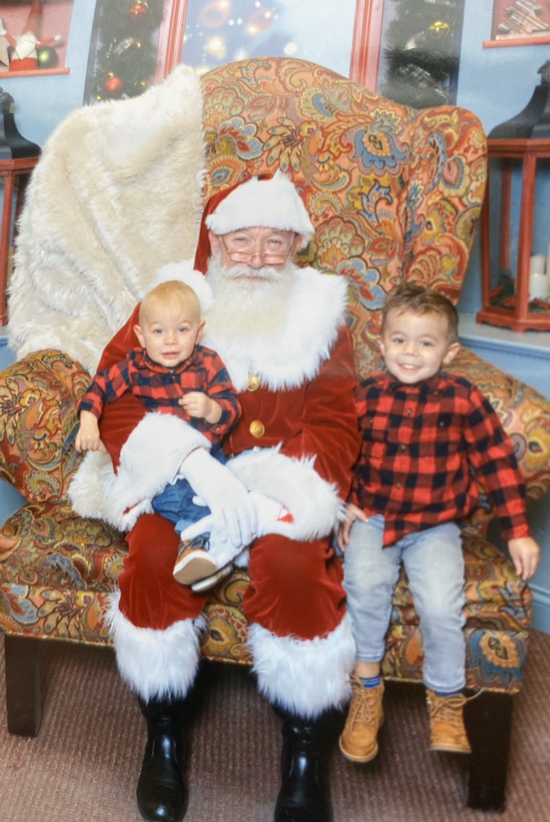 _NattyP's tweet photo. Nailed it! #santapic https://t.co/Jza3D95F8G