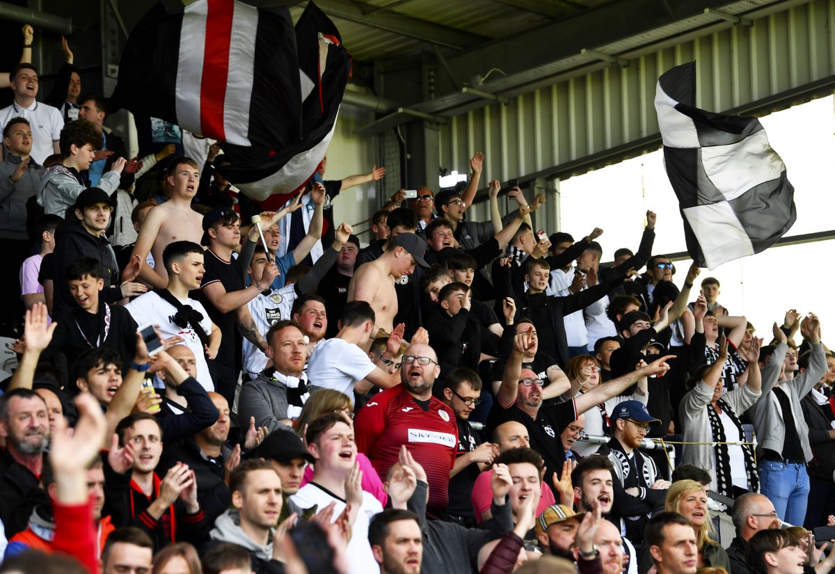 BBCSportScot's tweet photo. "Hopefully the money will make things easier for them and they can help even more people in the local community."

St Mirren fans raise over £20k for local foodbank after Christmas campaign.

https://t.co/NElUay6To6 https://t.co/muiQxrJFPX
