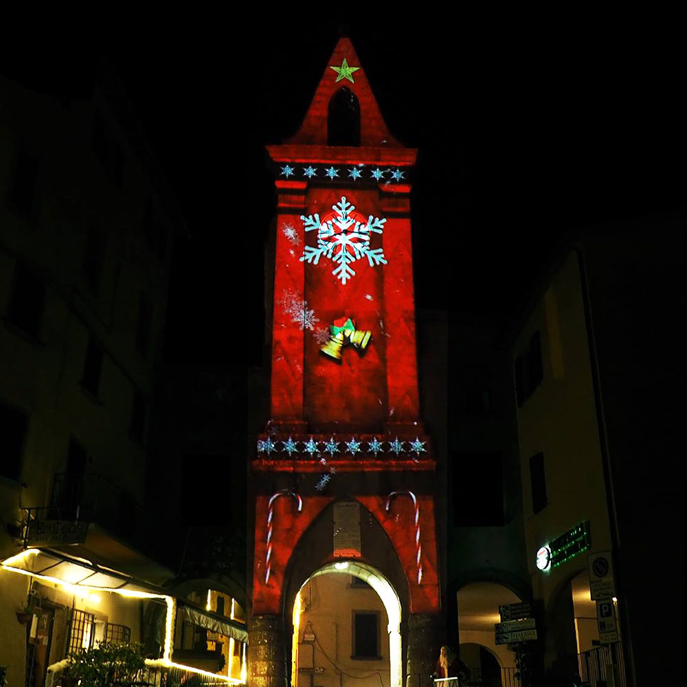 Best wishes 4 a #MerryChristmas &amp; happy 2020 from <a href="/service2service/">Service 2 Service</a>. Our VPRs work in these days as well, like the <a href="/EpsonItalia/">Epson Italia</a> used by #Q2Visual 4 a nice festive #video #mapping at the municipality of #Arcidosso!