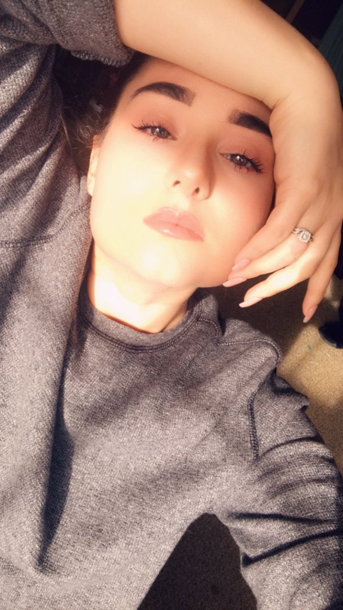 IvoryGoddes's tweet photo. You can’t help but to think of me all day. While I’m enjoying my best life, you’re slaving away at your vanilla job to come home and beg to give it all to me. #finD #findom #findomgoddess #paypig #cashslaves #walletdraining https://t.co/YPhDqc3idn