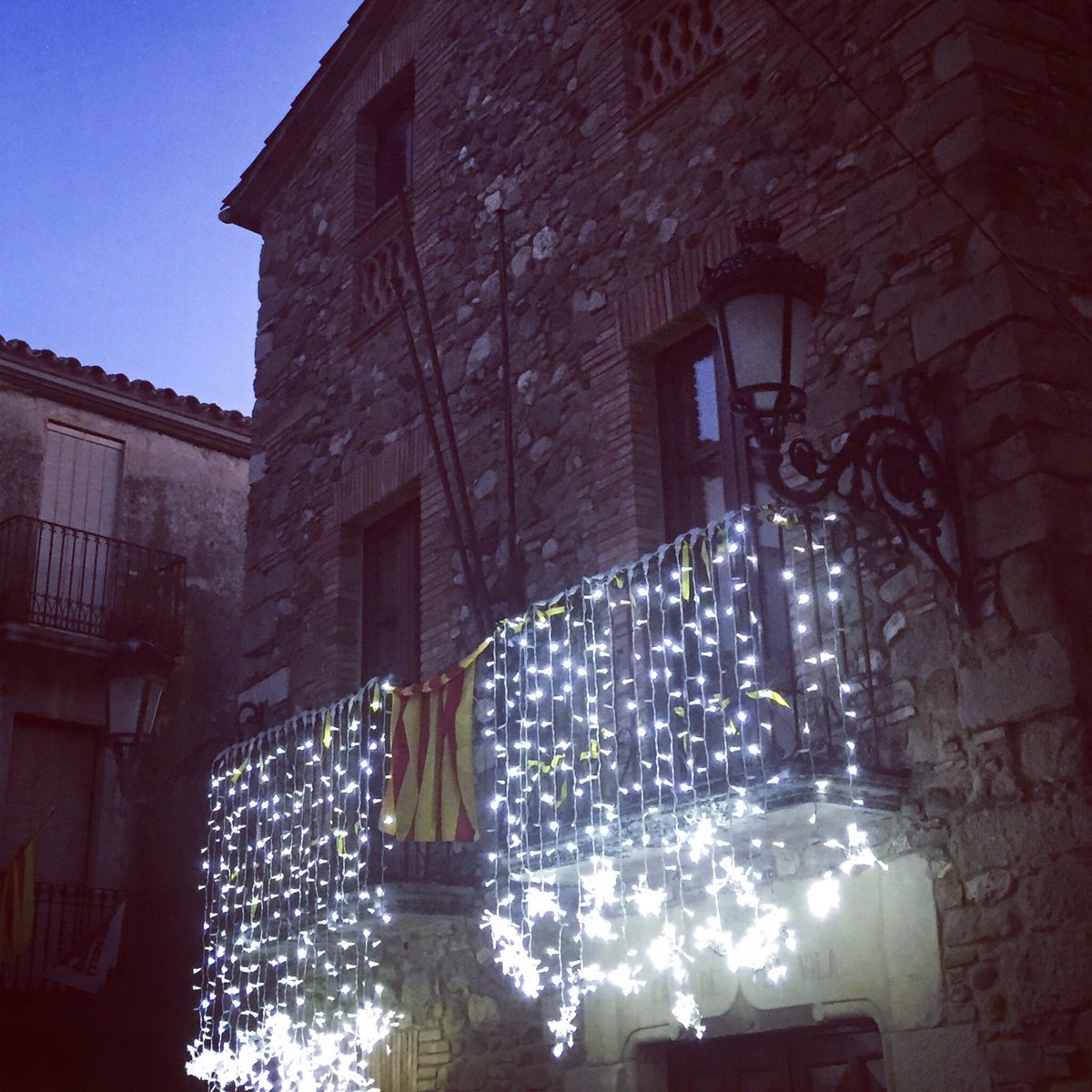 ajuntamentcorca's tweet photo. Des de l’Ajuntament us desitgem unes BONES FESTES!!!
_
#AjuntamentCorçà #VisitCorçà #Corçà #Casavells #Matajudaica #CassàDePelràs #Planils #Empordà #BaixEmpordà #CostaBrava #poble #Catalunya #VisitEmpordanet #Empordanet #VisitEmpordà #VisitCostaBrava #josocemporda #josocempordà https://t.co/pk8tZk2Gji