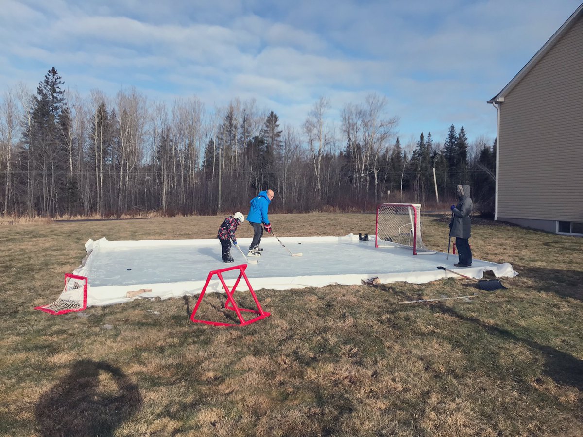 Trevdo's tweet photo. @DarrenDreger no snow? No problem, still got out for a nice skate. https://t.co/W50uYLt31Y