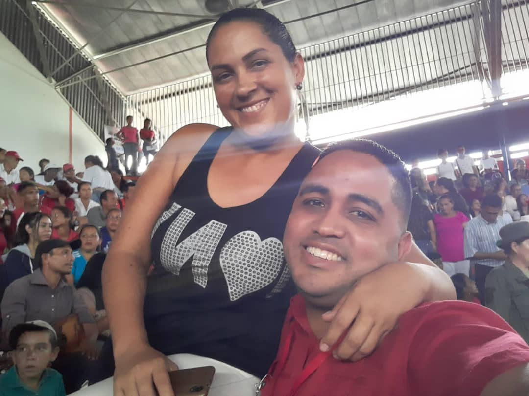 lascocuizasmon's tweet photo. Cada militante, el anhelo de seguir la lucha por la independencia de la Patria y de una vez por todas conquistar la Máxima Felicidad social posible... Uff. 2019 de grandes retos superados #EstamosVenciendo. 
El PSUV con sus UBCH, CLAP, M.S, Juventud Les desea: #FelizChavidad https://t.co/mIbM8wG6sM
