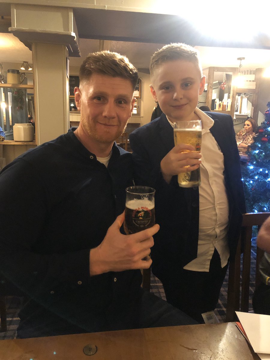 Coombs_A's tweet image. Christmas Eve beers/shandy with my boy in my dads pub...what a time of year 🙌🏻🎅🏼🎄