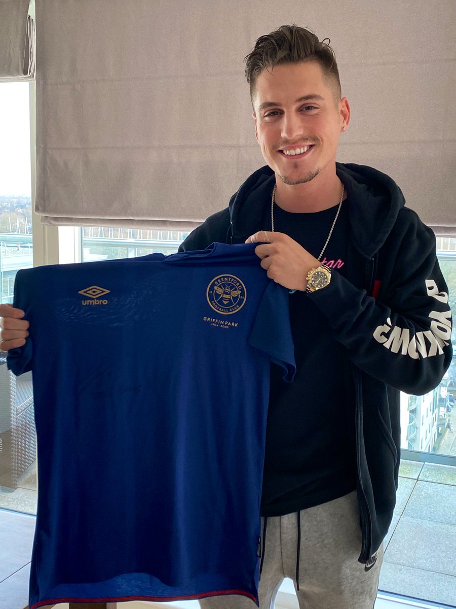 sergicanos's tweet image. MERRY CHRISTMAS 🐝🎄🎁
💥I can’t thank you enough the support I’ve had since my injury. I want to give this signed special t-shirt #FarewellGriffinPark for Christmas to one of you on twitter💥

To win it 👉🏼🤩
Follow my page @sergicanos 
Rt this post 📸 

Competition ends 25th 🐝