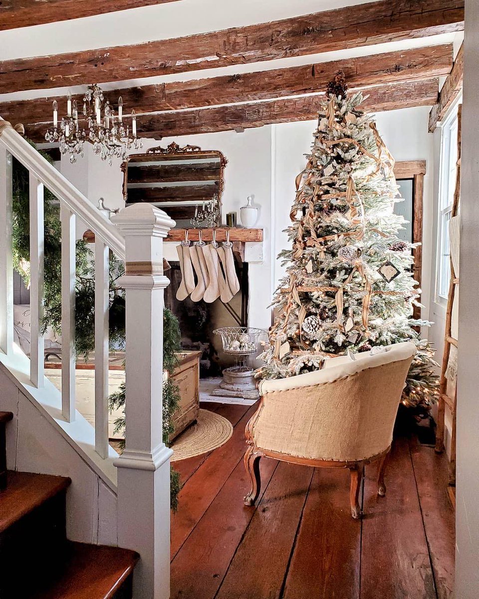 ComfifyHQ's tweet image. Our team is wishing everyone a joyful Christmas Eve! 💗⁠
📷 by @TeaHouseDesigns on Instagram!

#Comfification
#ChristmasEve