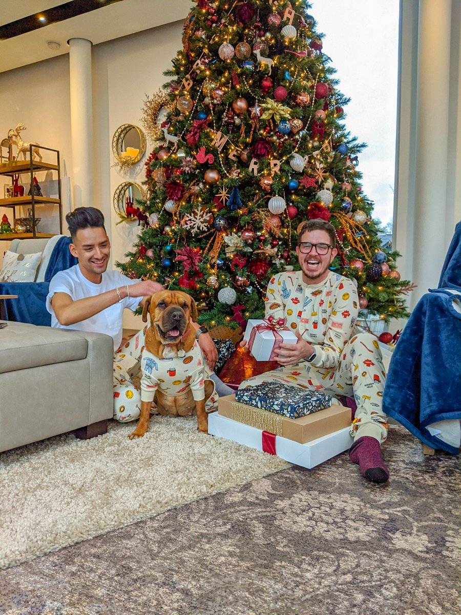 dothedaniel's tweet image. From my family to yours, Merry Christmas &amp;amp; Happy Holidays! 🎁🎄  #FASHIONIGHTS #DoTheDaniel @ Toronto, Ontario instagram.com/p/B6dqLLyBlOj/