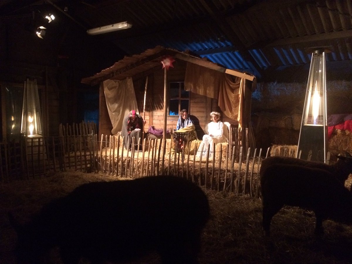 Levende kerststal bij kinderboerderij de Heuvel. Net als elk jaar weer een mooie uitbeelding van het kerstverhaal. Hele fijne dagen gewenst!