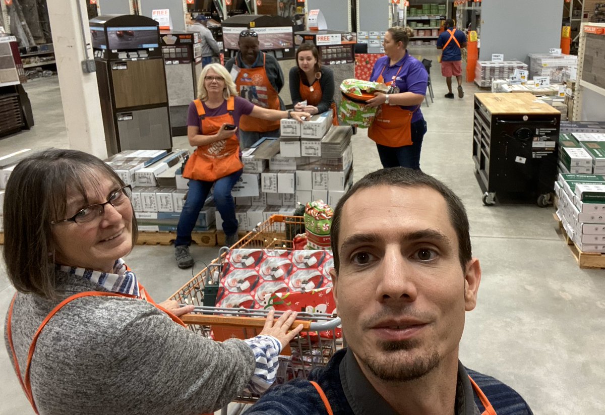 ThaneTHD's tweet photo. Second Annual Eve before Eve Trivia and gift give away!! @MaeEvaWhite @sherhinkley @JimSimmonsHD @mcdaniels_mel https://t.co/C13aTsKZd7
