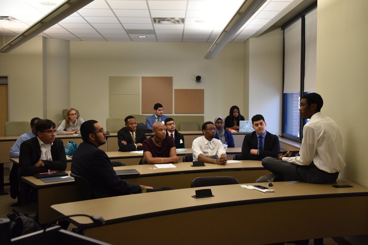 YearUpDFW's tweet photo. As our Class 6 students near graduation, many are preparing for upcoming job interviews. Employees from CoreLogic & TekSystems spoke to students at our Interview Workshop on what to expect, how to prepare, & what employers are looking for in the IT & Business fields. #yearupdfw https://t.co/wucrqq5bZ6