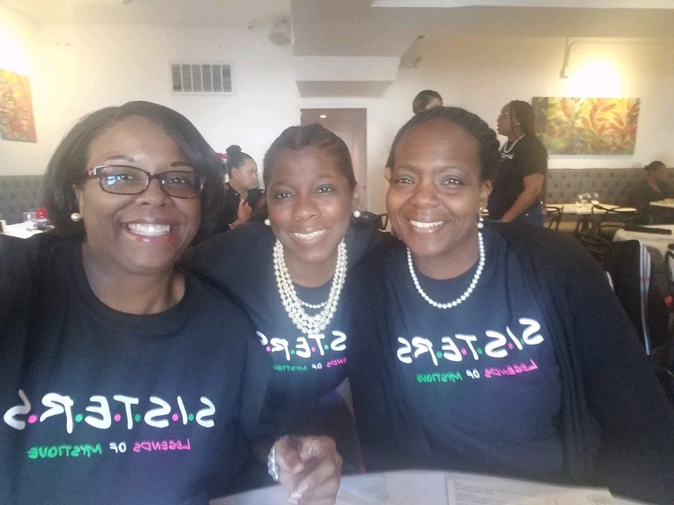 TauZetaOmegaAKA's tweet photo. ฮคฮฉ chapter members, Veronica Fahm, Shandel Duling, Shaketha Mikel and Claudia Blair-Scott, supported โFive Centralโ restaurant at their pink and green brunch!๐๐๐ #ฮคฮฮฉ #AKA1908 #SensationalSouthCentral #FiveCentral #BlackOwnedRestaurant #Excellence #Target3 #EconomicLegacy https://t.co/G6zTxW2HaS