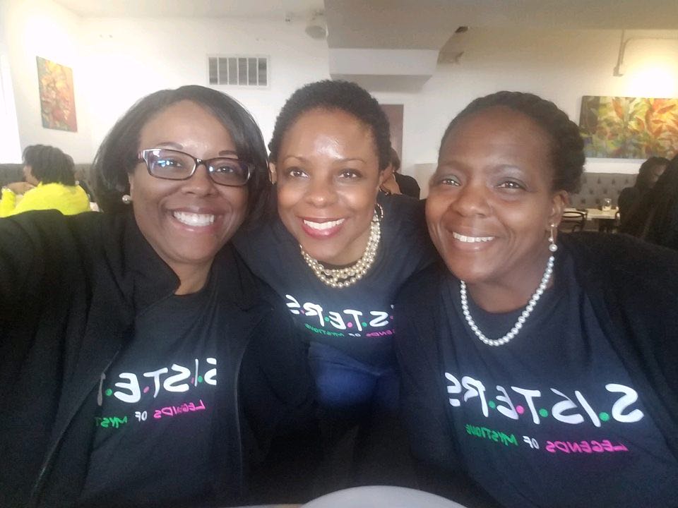 TauZetaOmegaAKA's tweet photo. ฮคฮฉ chapter members, Veronica Fahm, Shandel Duling, Shaketha Mikel and Claudia Blair-Scott, supported โFive Centralโ restaurant at their pink and green brunch!๐๐๐ #ฮคฮฮฉ #AKA1908 #SensationalSouthCentral #FiveCentral #BlackOwnedRestaurant #Excellence #Target3 #EconomicLegacy https://t.co/G6zTxW2HaS