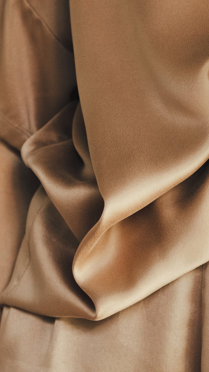 Washable silk, could anything be more low-key luxurious? We caught up with Ashley Merrill, the CEO and Founder of cult favorite #sleepwear brand Lunya. Take a peek on IGTV - bit.ly/39egBsX #thedreslyn