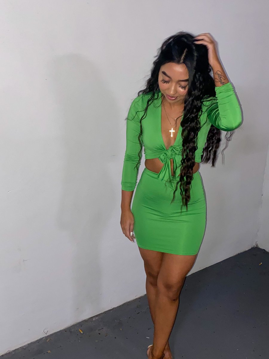 Luhstate's tweet photo. I never post here but my ass is alone on Christmas Eve 🤷🏽‍♀️ https://t.co/q706sQ0zaG