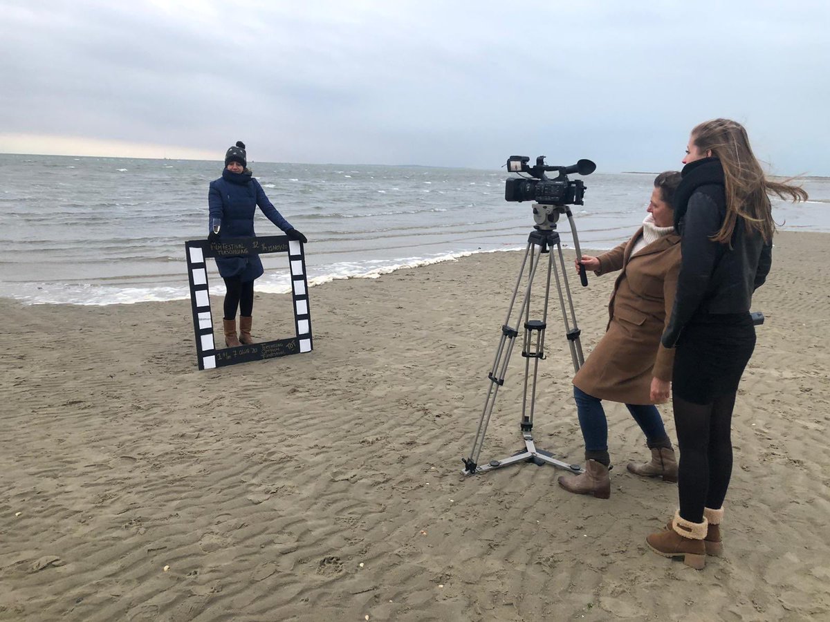 Wij wensen iedereen fantastische Kerstdagen 🌲 en een filmisch nieuw jaar 💫! Onze kerstwens vind je op 2.48 op Terschelling TV 🥳
m.youtube.com/watch?v=dD_msa…