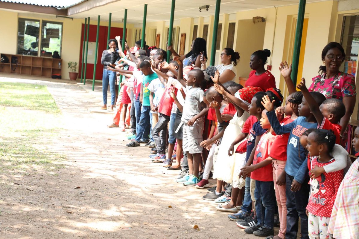 IITA_CGIAR's tweet photo. We wish #MerryChristmas to our colleagues, friends, and partners working to transform African agriculture.

Nous souhaitons un #JoyeuxNoel à nos collègues, amis et partenaires qui oeuvrent pour la transformation de l'agriculture en Afrique.

#IITAtransformAg🌍 https://t.co/OL6MAwBsdn