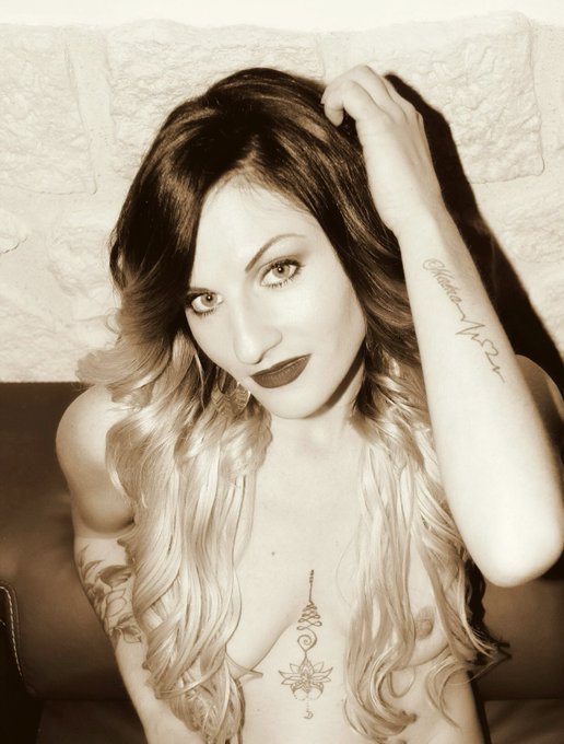 Joyeux No&euml;l mes amours 🎅🏼💋  #RT @AmiltonJennifer @AnissaKate @mathdxhadix @toniiolovee @TonyCaliano @_baabyjess<a href="/tag/rt"class="tags">#RT</a><a class="tags" target="_blank" title="On Twitter" href="/?out=eyJ0eXAiOiJKV1QiLCJhbGciOiJIUzUxMiJ9.eyJpYXQiOjE3MjIwNDE3NzIsImlzcyI6InR3cG9ybnN0YXJzLmNvbSIsIm5iZiI6MTcyMjA0MTc3MiwiZXhwIjoxNzUzNTc3NzcyLCJyZWRpcmVjdF91cmwiOiJodHRwczovL3R3aXR0ZXIuY29tL0FtaWx0b25KZW5uaWZlciJ9.4txJu07fWwYmfLwBB9C6tFQDMSIZ3j9cFQEt1ZIEBy2__yjxL8y7WzE6i2nqh8Wzu3iwfiV8BTuXKkaGe7sPwg">@AmiltonJennifer</a>