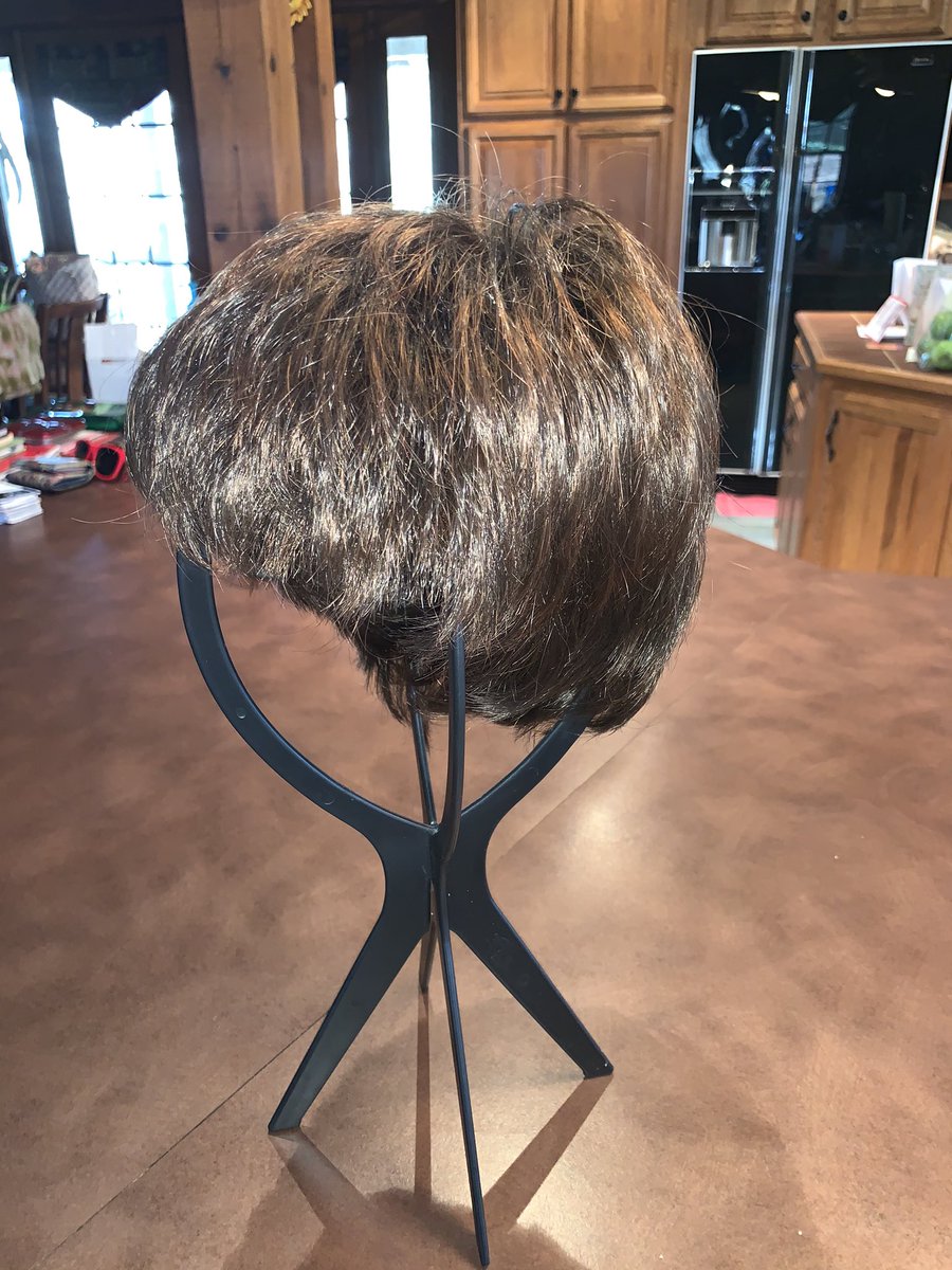 RachelBaribeau's tweet photo. My family & I would like to bless someone in need (of a beautiful wig) this season. Pls comment or share as you see fit. π
#whiteenvelope #sheissmilingdown https://t.co/vLJSwgE8dj