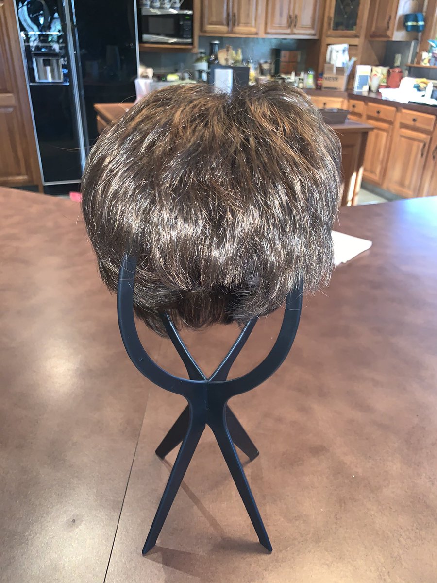 RachelBaribeau's tweet photo. My family & I would like to bless someone in need (of a beautiful wig) this season. Pls comment or share as you see fit. π
#whiteenvelope #sheissmilingdown https://t.co/vLJSwgE8dj