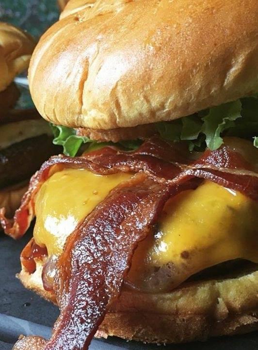 GrillABurger's tweet photo. How delicious does this look? Come one, come all bacon lovers!
.
We are open today from 11-3pm 🎄
. 
#GrillABurger #CaliFood #CaliBurgers #PalmDesert #BurgerLovers #GoodFood #FoodNetwork #Foodie
#guyatehere #psp #bestburger #palmdesert #famjam https://t.co/0cL4BDizEF