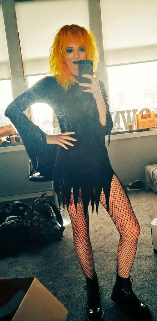 Alice_Jade_H's tweet photo. Living my best emo model life 💛🖤💛 #colouredhair #yellowhair #bodypositive #alternativegirl #bodyposi #selfcare #bopo #bodypositivity #selflove #arcticfoxhaircolor #cosmicsunshine #emo #model #modelling #scottishmodel #alternativemodel https://t.co/1UPGfnCrhD