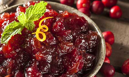 cranble's tweet photo. Christmas Eve 🎄

Make sure you make this Cranberry, Blackberry and Port Sauce ready in time for your Christmas dinner 🎁

Full recipe: https://t.co/3LAoRqZFkG

#sauce #christmas #food #presents https://t.co/ZSW5lBA6lu