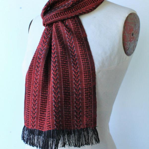 This Christmas Eve, we're cozying up in a scarf that is always in season. We love that this Bamboo Leno Scarf is hypo-allergenic, anti-bacterial, and geothermal - elevating it to a "staple" status our permanent wardrobe!

#handmade #fashion #scarf

ow.ly/gqDX50xD6UO