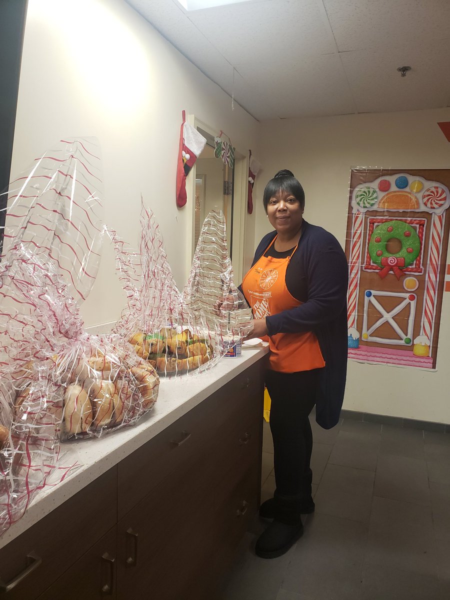valle_kelsy's tweet photo. Happy Holidays from 1218!!! Be safe everyone!! 🎄🎄🎄🎄🎄🎄 @PettitStew @Tfmamadukes , @PhysEd112387 , @johnminor11 https://t.co/2EBw7ZnbbH