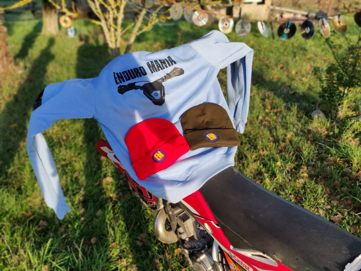 EnduroMania15's tweet photo. ¡Llegó el día! 🙌🏻 Ya tenéis disponibles las nuevas sudaderas 🧥 y gorros 🎩 de Enduro Mania. 🔝🔥 Si queréis la vuestra, podéis pedirla por Mensaje Privado 📩 ¡Hacemos envíos a toda España! 👊🏻🙅🏻‍♂️ https://t.co/oyVInrPv3Z