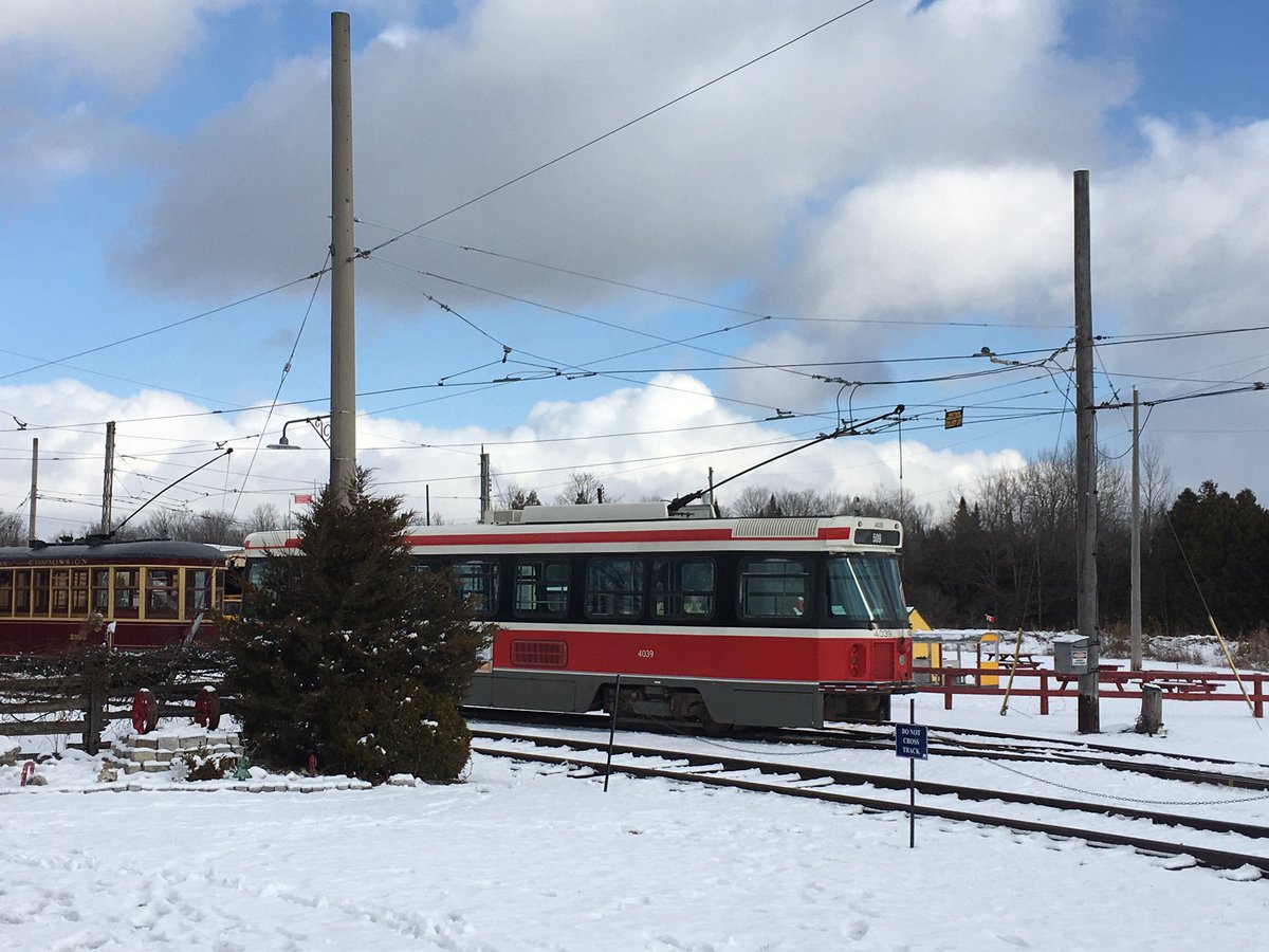 sunflowercyn's tweet photo. @JASH416 @streetcarmuseum @GraphicMatt @TorontoStar They are in safe hand at @streetcarmuseum so joyful seeing #clrv and #ALRV there. https://t.co/dZ76kdt4Pk