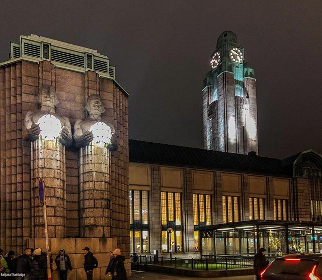 ranjanamedia's tweet photo. Helsinki Railway Station 
#helsinki #visithelsinki #visitfinland #finland #mobilephotography #iphonephotography #railwaystation #architecture #evening #winter https://t.co/gyerWgTxW6 https://t.co/UEVp4DrzUg