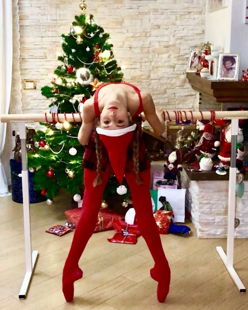 DAPYWorld's tweet photo. Media Source: https://t.co/9KvdpXKUvx
“Natale con i tuoi, capodanno con chi vuoi, pensami se puoi" “Christmas with the yours, New Years Eve with who you want, think about me if you can" 🎄🎁❤️
( #📷 @caterina_capacci_ballerina )
#dapylife #dapyworld https://t.co/d8yrcUYO0L