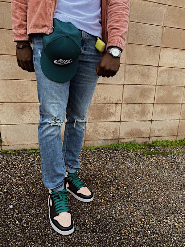 DatGuy_Sammy's tweet photo. i be putting it on, ion get styled.. https://t.co/yhR2fMrThS