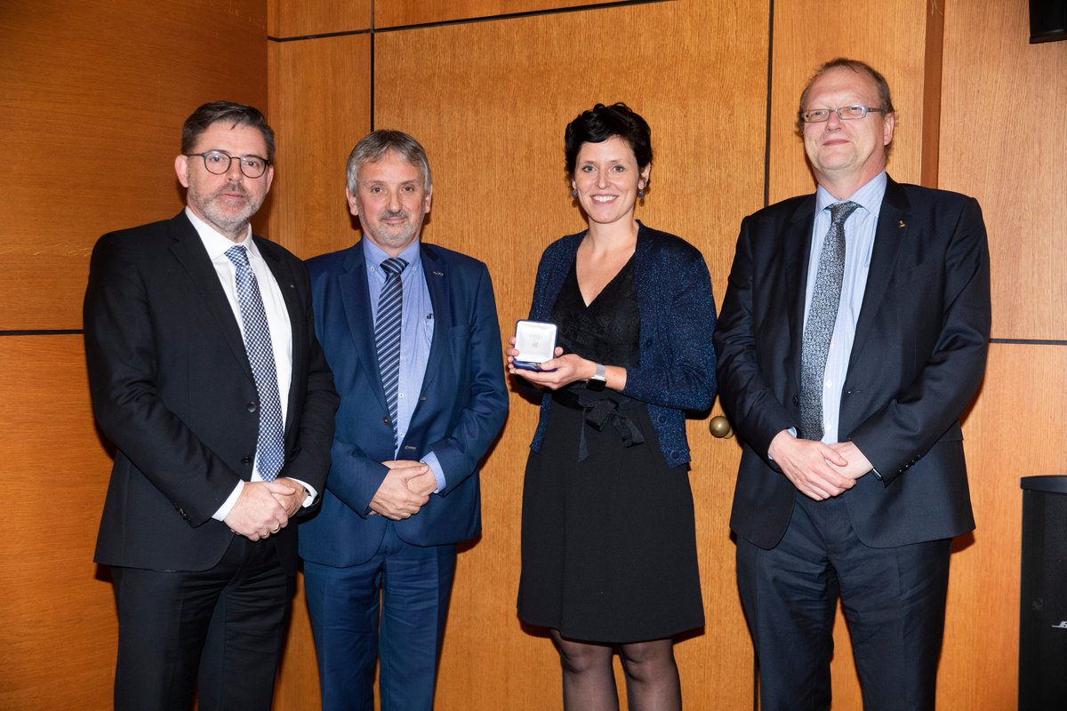 PaininMotion's tweet photo. Prof. Mira Meeus received the prestigious Prize of the Flemish Scientific Foundation for her outstanding scientific contribution "Chronic pain unravelled: the introduction of the concept central sensitisation in chronic pain”. Congrats Mira! #KVAB #Science #Research #Award #Pain https://t.co/RXVDu3Etah