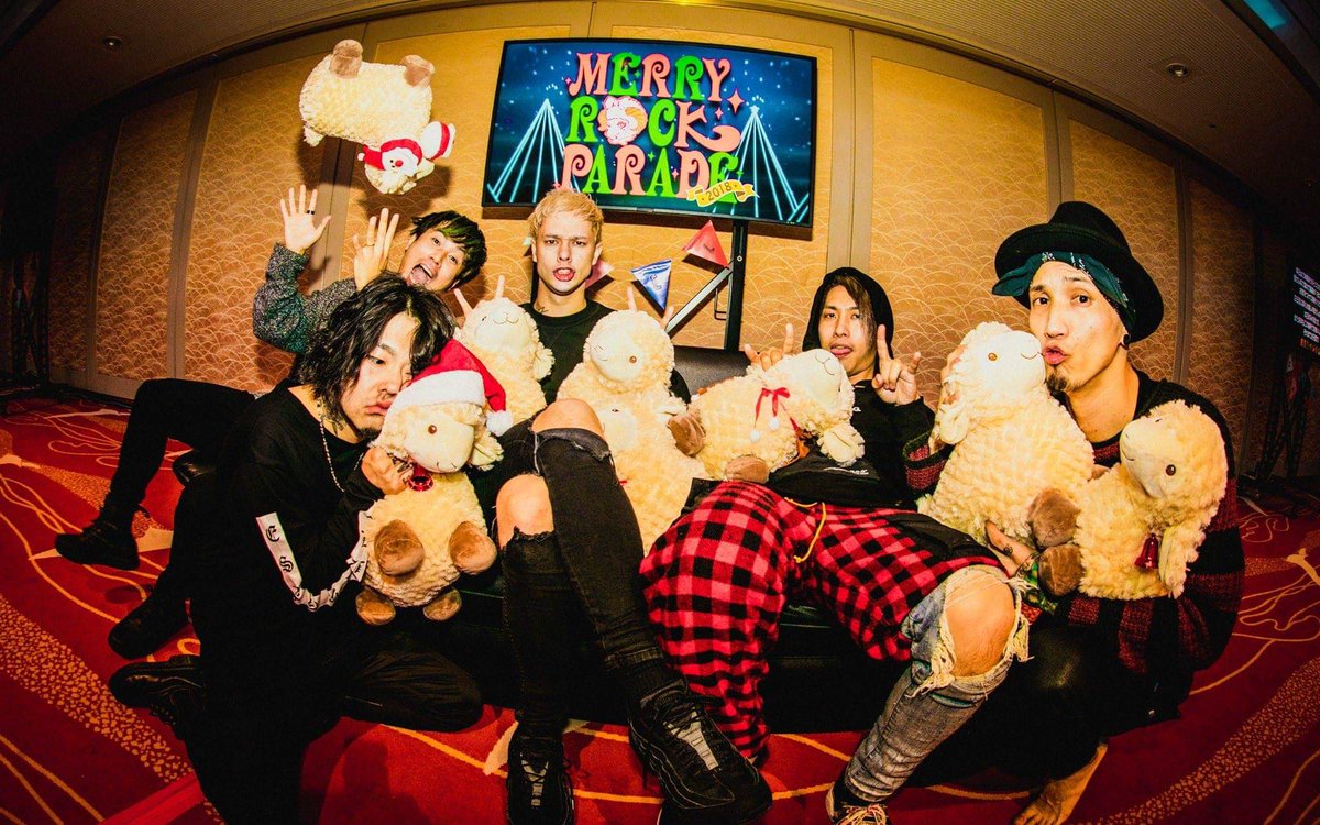 coldrain326's tweet photo. メリークリスマス! 🎄 #coldrain https://t.co/pP7Eb3hiS0