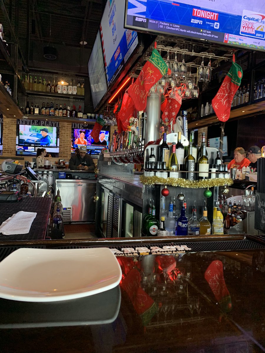 Hey <a href="/keeganlanier/">Keegan Lanier</a>, does it count as undercover boss if I visit a different <a href="/walk_ons/">Walk-On's Sports Bistreaux</a>? 😂