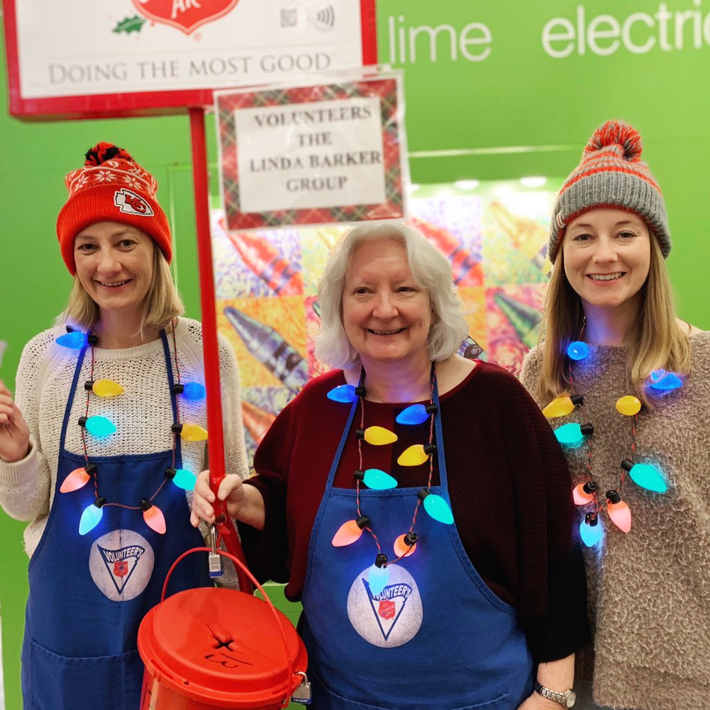 Barker_Call's tweet photo. Had so much fun ringing the bell to collect donations for @salvationarmyus! #KansasCity showed its generosity and kindness! Be sure to give back to your favorite charity this holiday season! โค๏ธ๐๐ #ChiefsHuddlefor100 https://t.co/IwkjYlpgrH