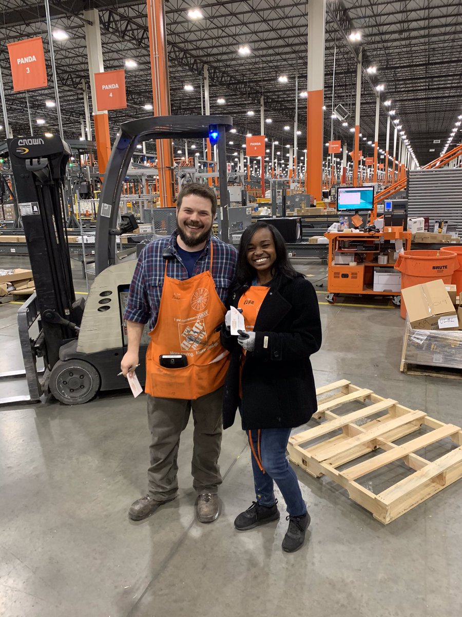 IsaacjTHD's tweet photo. A little Christmas Eve safety walk! #5086 #caughtyaorangehanded https://t.co/W2NbuTJlO4