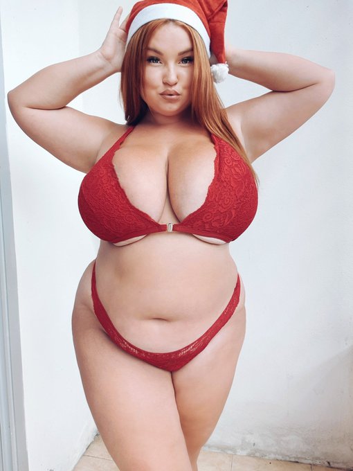 1 pic. Hot busty Santa ?
?https://t.co/orkJkjqAQ3 https://t.co/5Wh8xsxdAP
