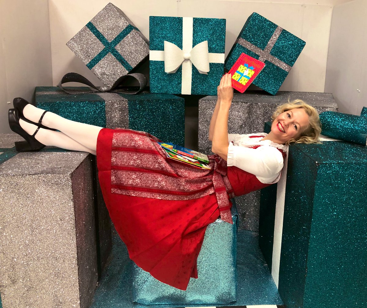 HollyChristmasX's tweet photo. It’s Christmas Eve so now that all her hard work is done it’s time for #HollyChristmas to put her feet up, relax &amp; enjoy reading a good book!  From the North Pole (&amp; the #SelfieStore @StEnochCentre ) wishing you a very Merry Christmas.
See you next year!💋
#MerryChristmas https://t.co/YpWRhaIlnP