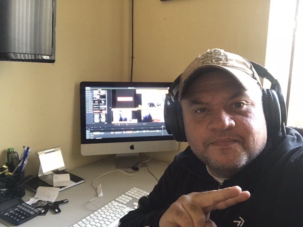 ErnestoGarciaOF's tweet photo. Editando el último video #pensionarte https://t.co/Qw6fC0IEkG