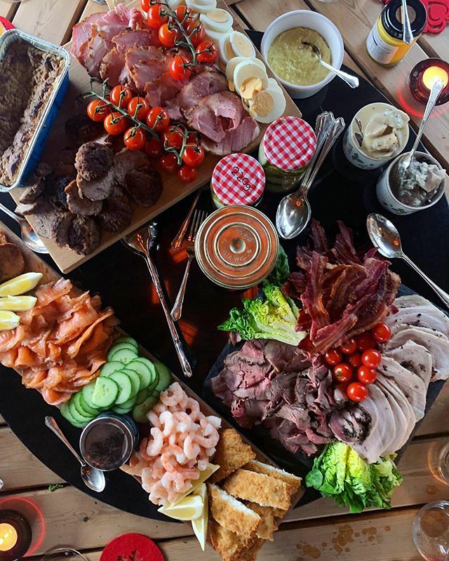 eatcolourfully's tweet photo. Annual eat the table clean smorrebrød - God Jul! 🎄🎅🏼 https://t.co/PqIkTdhNFg https://t.co/2fT94AjuXw