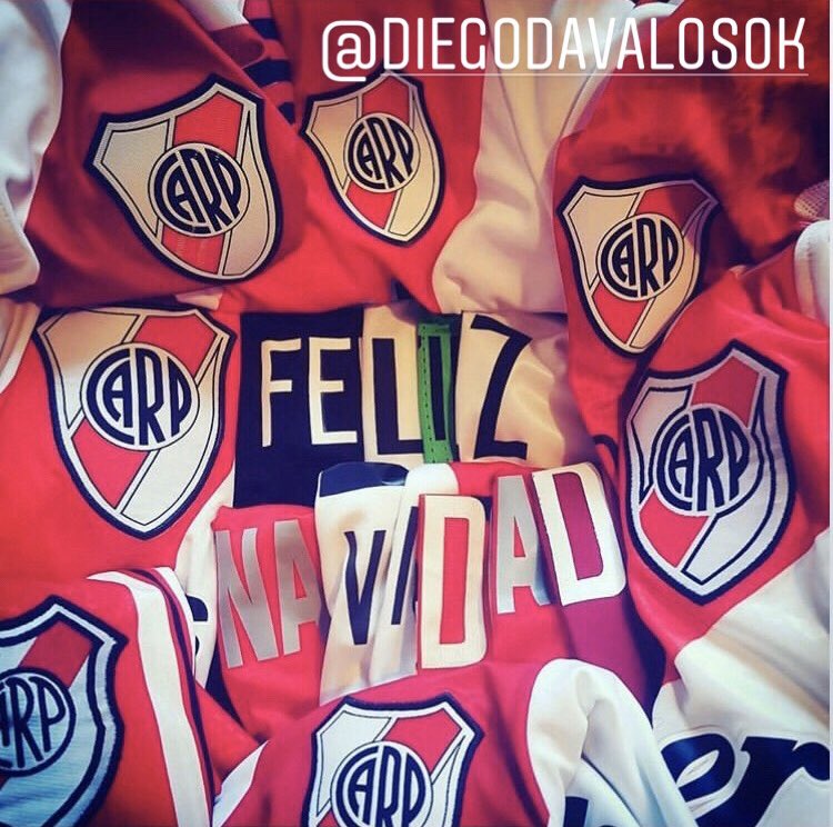 Dieguitodavalos's tweet photo. Feliz navidad 🎄 para los hinchas del mas grande @RiverPlate.  Mi Instagram 👇 https://t.co/xHFnwBLm51