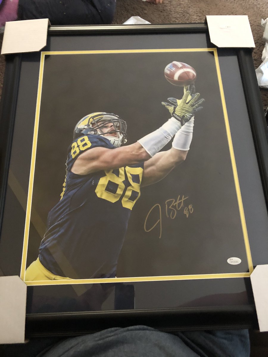 iDisrespektt's tweet photo. Got my Christmas gift a day early 🔥〽️🙌🏼 #goblue @JakeButtTE #jakebutt #michiganfootball @UMichFootball #ChristmasEve #Christmas https://t.co/HlppOhlNjY