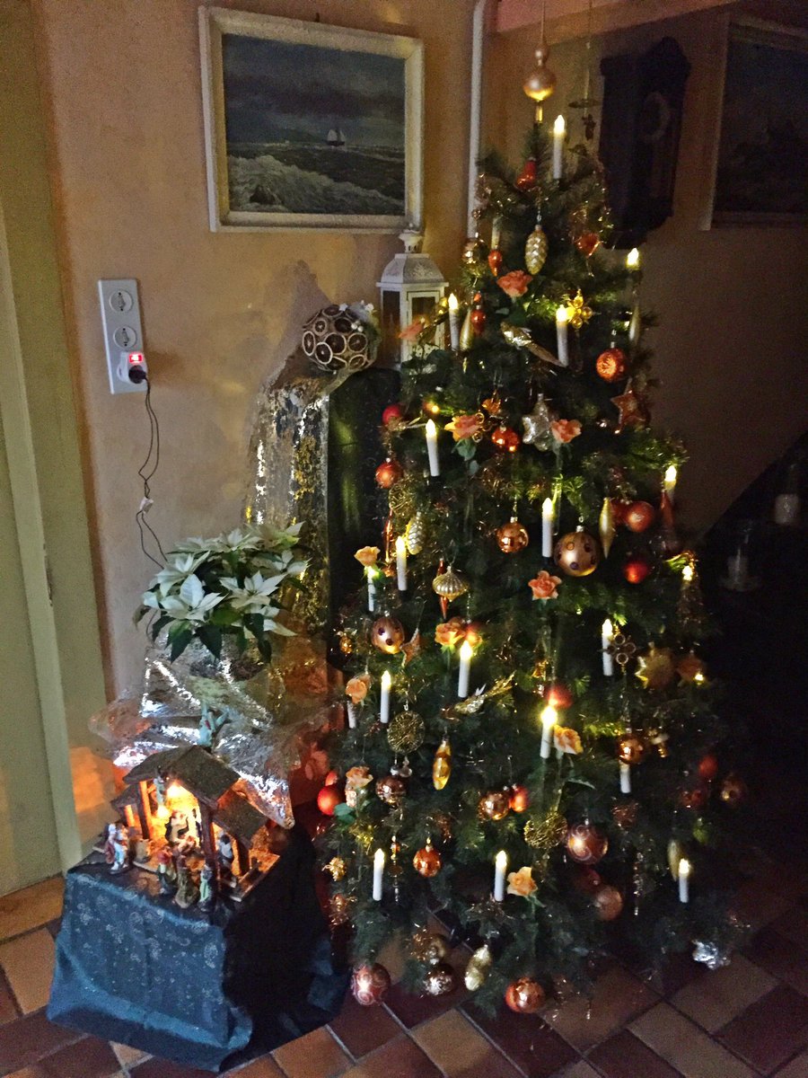 Verrottet_'s tweet photo. Wünsche Euch und euren Liebsten ein wundervolles Weihnachtsfest ☺️ Bleibt gesund und entspannt mit Weihnachtsmusik und Gebäck 💕 Genießt diese ruhige Zeit zusammen, solange man Sie zusammen genießen kann 🎄 #LaFamilia https://t.co/ndlj1ZS7gG