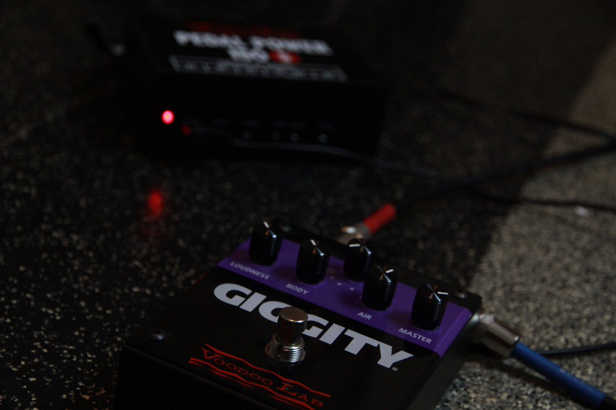 Voodoo_Lab's tweet photo. Happy Holidays from everyone here at Voodoo Lab! #poweredbyvoodoo #voodoolab #geartalk #gearnerds #giggity #pedal #pedalboard #iso5 https://t.co/4Oh7dmRXZs