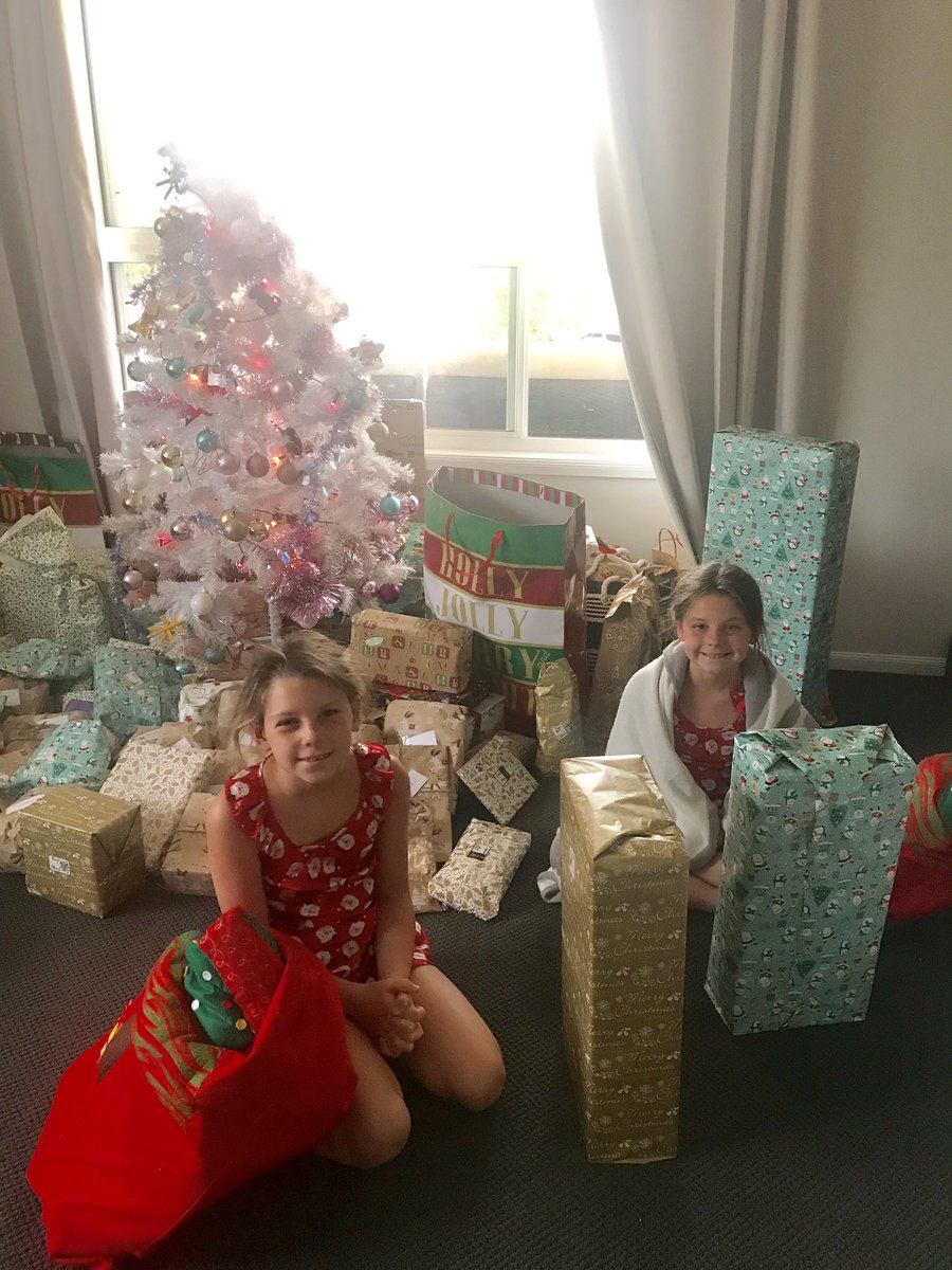 julesaj1's tweet photo. Christmas morning #fivegrandkids #somanypresents #inverell 🎅🏼🥳🤶🏻💓 https://t.co/oPn3AyQTW3