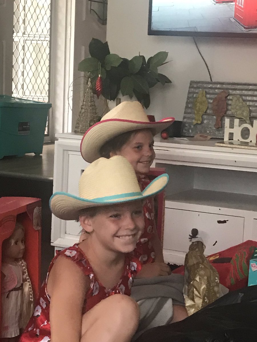 julesaj1's tweet photo. Christmas morning #fivegrandkids #somanypresents #inverell 🎅🏼🥳🤶🏻💓 https://t.co/oPn3AyQTW3
