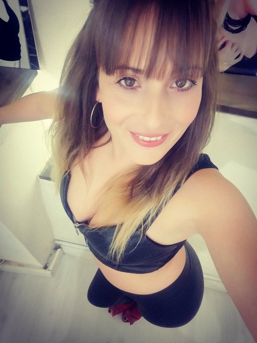 Hola!!! Os lo dije!! Os espero as&iacute; ya en https://t.co/w1YeIEwAt4 #ChicasCima qui&eacute;n se apunta!???? 😈😈<a href="/tag/chicascima"class="tags"><span>#chicascima</span></a>